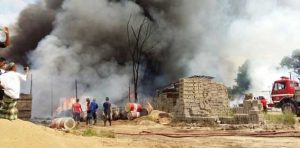 foto kebakaran minyak ilegal