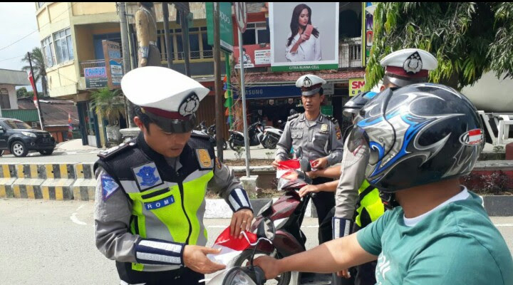 sadsabhbngfnghnvbnfgrtfghtfjhfgjfhjm