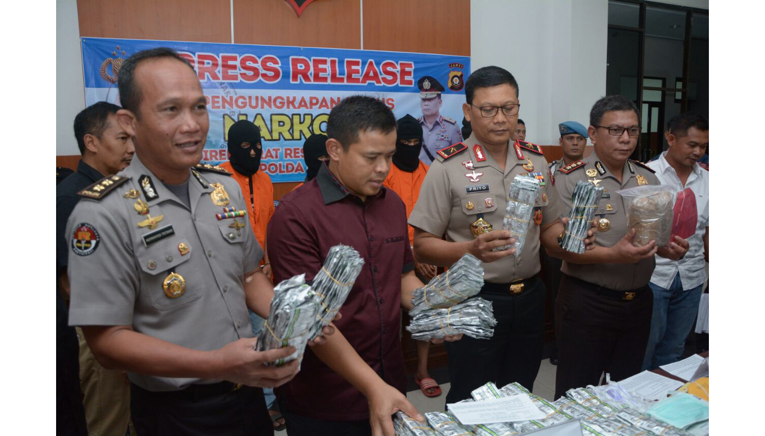 sadlkj893uiodjalksdjalkdjqipodqdqdf