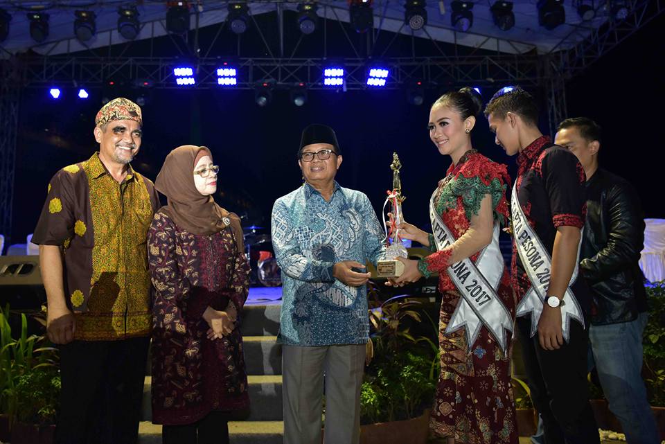 2387487283758782375828358972389482739847