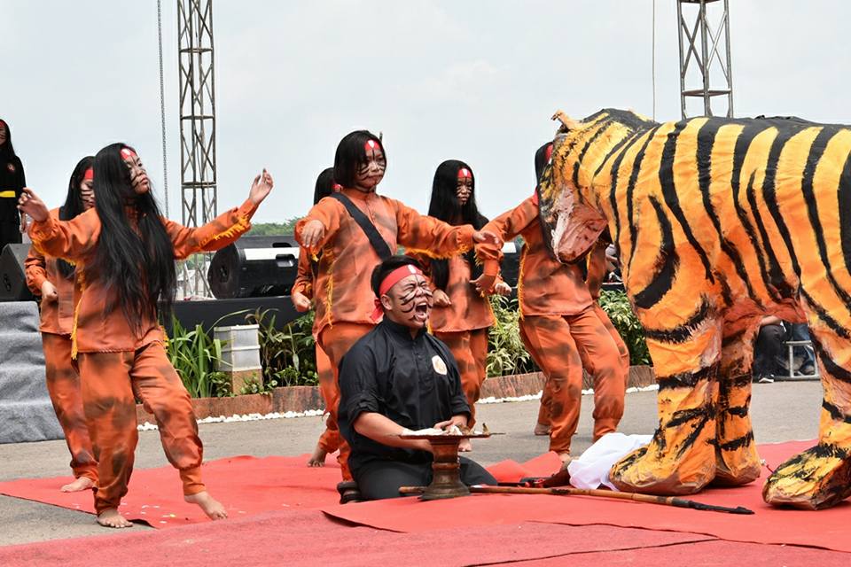 328974982734283785789235235239858237985892358923952938