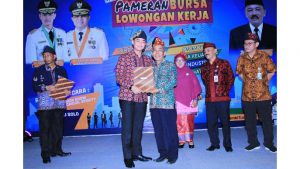 392080942389058283589092349508039409569023405909295899038094895839048958430985