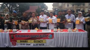 324858584386845684856895756756786585