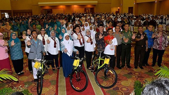 94035809430580934905438906840956809458096845096