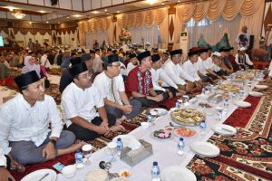 12984798372894780923523