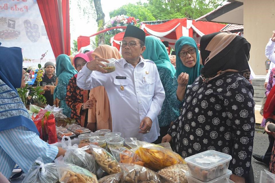 43857893457837589389573897535353