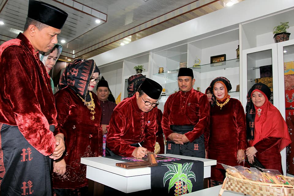 1298478782397589748398594389578934