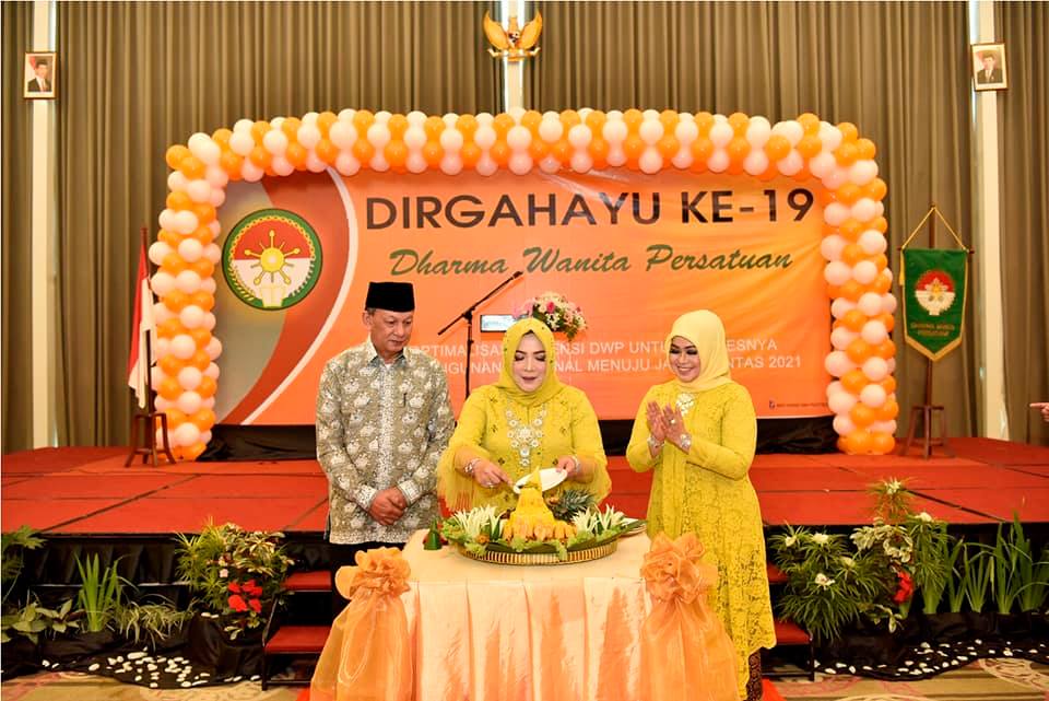 1274883928578847823784789327489237984