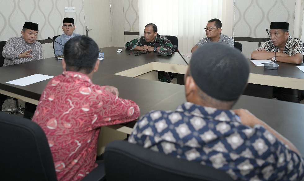 129874897832945893895689348538495789385938945