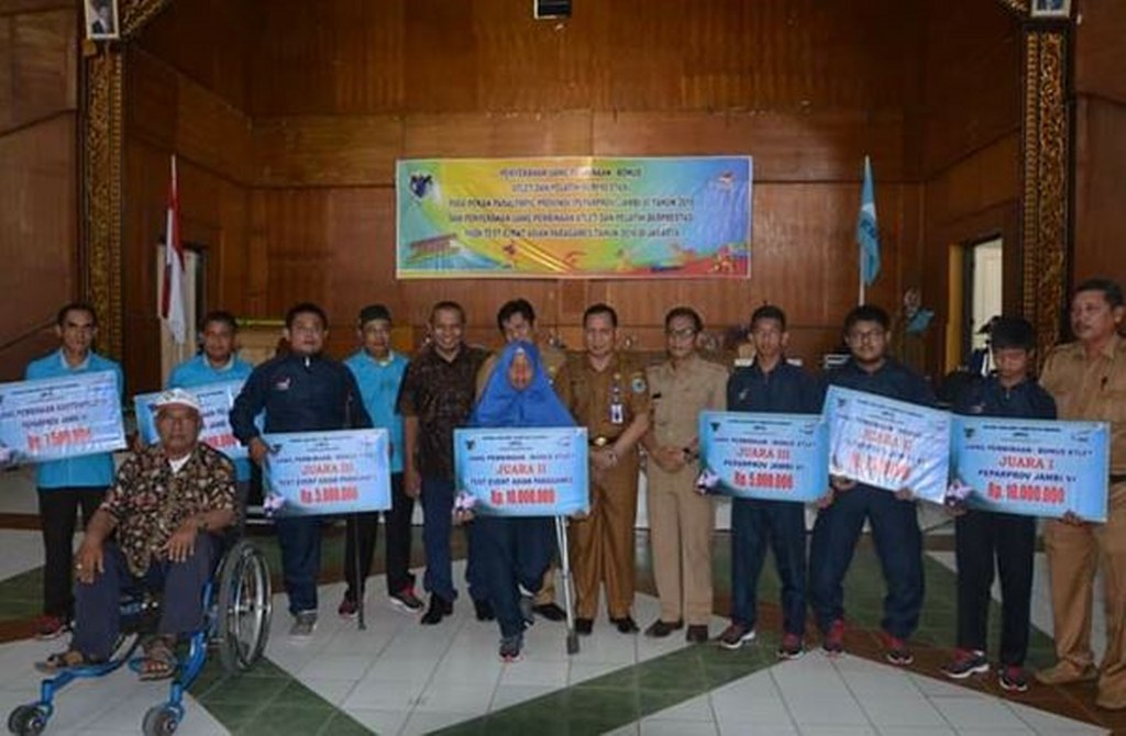 1209849832989584398598439589043890589438953_1024x670