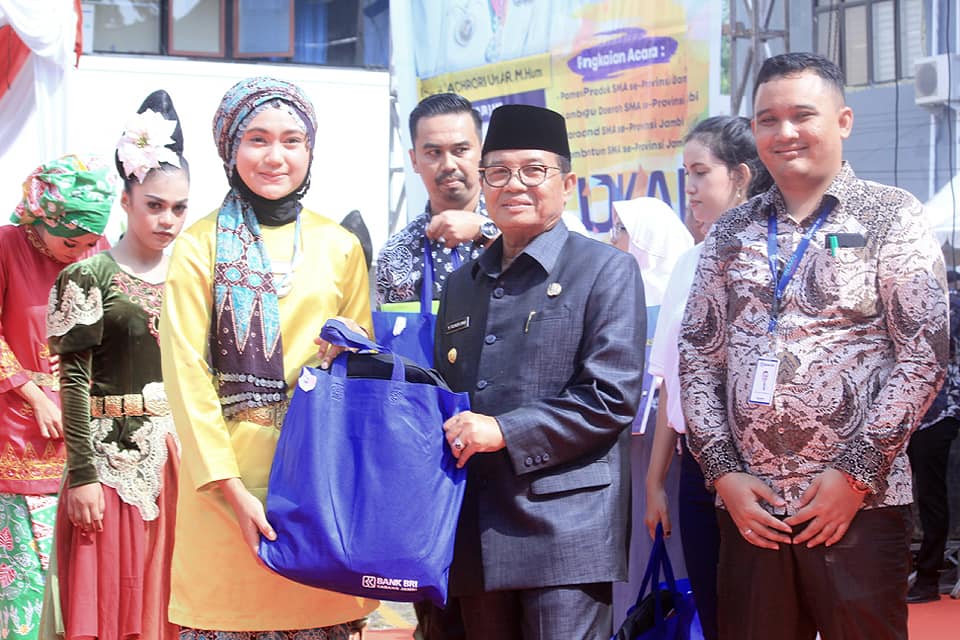 129874872387858437587834758738578347587348