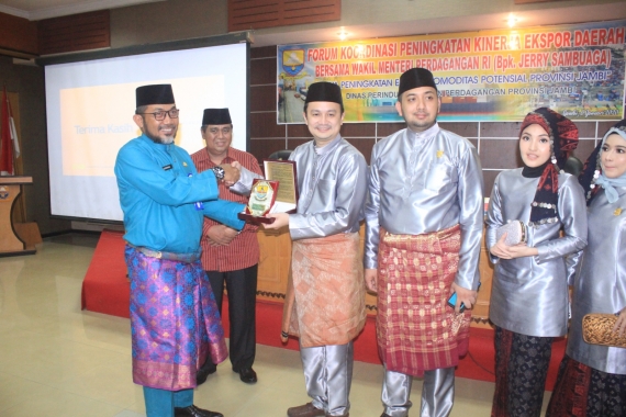 2a82015c0a296710c3596e795cc4d80a_XL