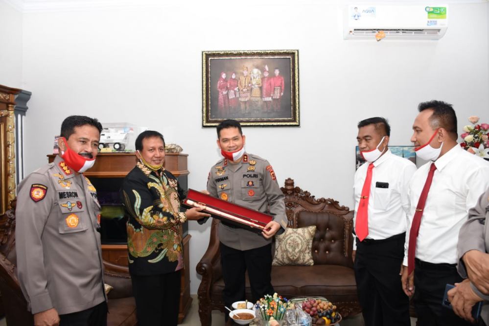 c166f829-a000-42f8-8822-e801a00ff8f6