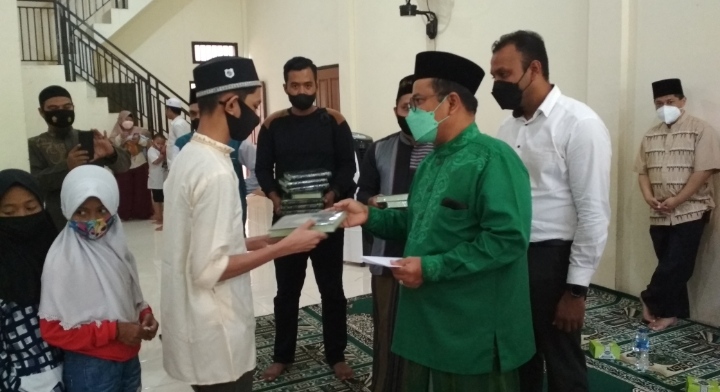 Wawako Maulana Berikan Bantuan Bagi 