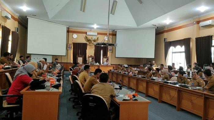 Guru-datangi-DPRD-Muaro-Jambi